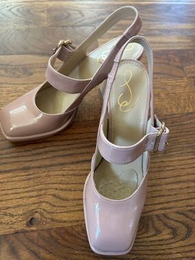 Sam Edelman pink block toe heels. Tiny scratch to L shoe as noted in photo.